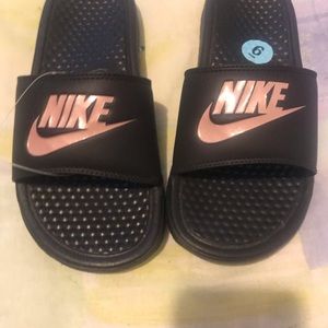 Nike slides women’s 6